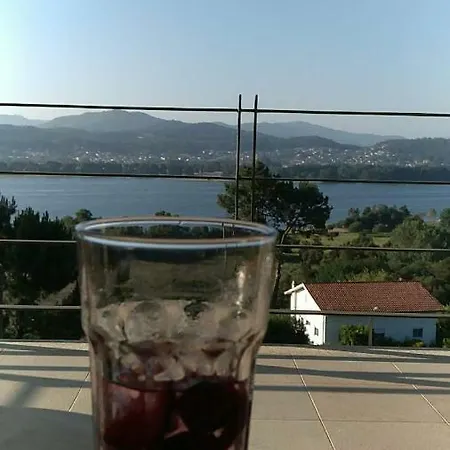 Encosta Do Rio Minho كامينيا